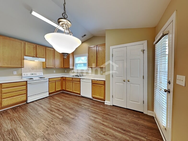 Building Photo - 101 Tyler Gate Ln