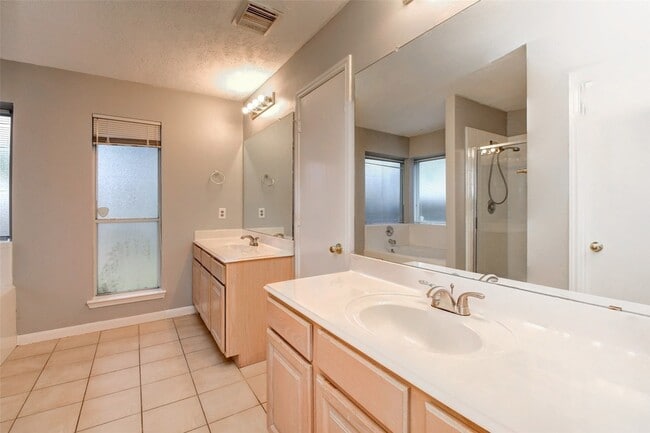Building Photo - 2114 Whirlaway Dr