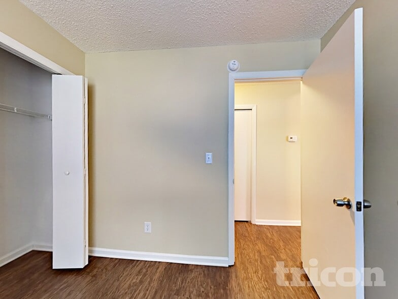 Building Photo - 2104 David Earl Dr