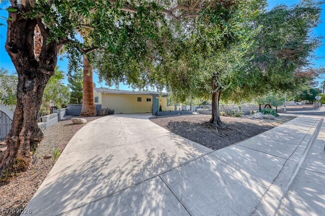 Building Photo - 1245 S 15th St