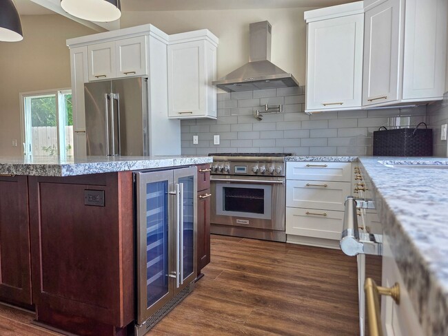 Building Photo - Stunning Coastal Retreat in Oceanside with...