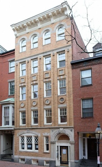 Building Photo - 9 Temple St
