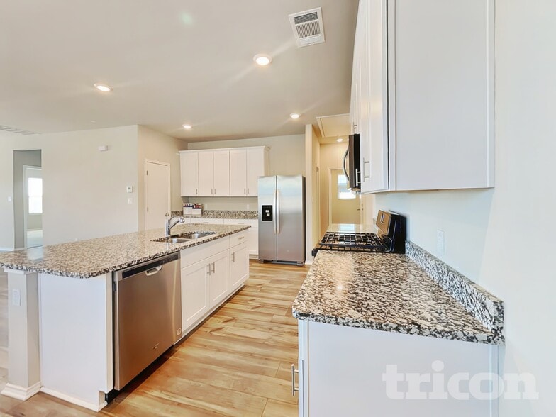 Building Photo - 5105 Sidesaddle Dr