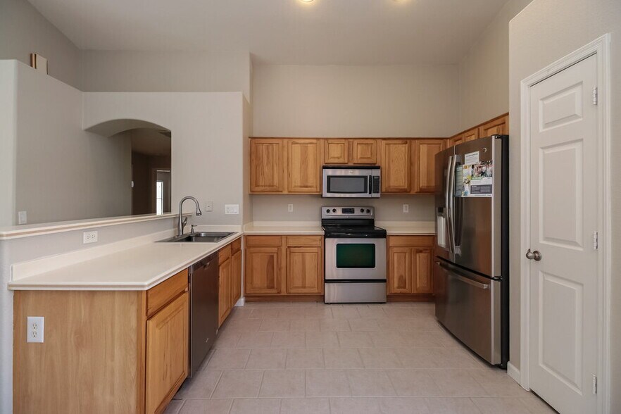 Building Photo - 3721 N 125th Dr