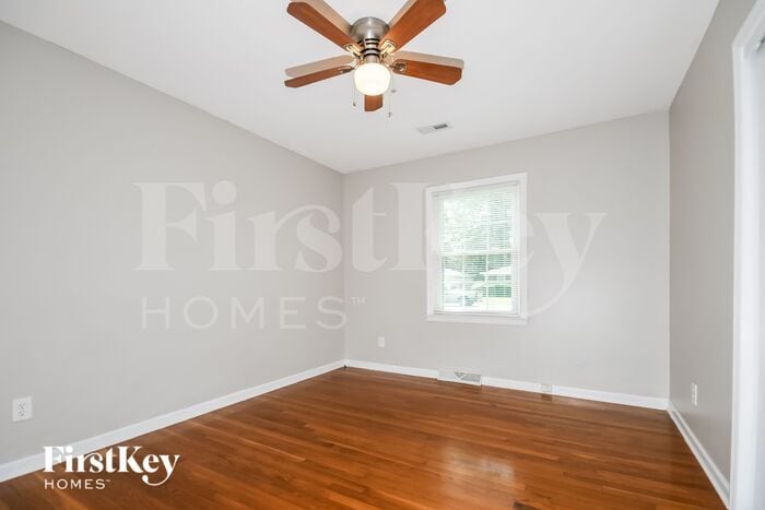 Building Photo - 2080 Bishop Dr
