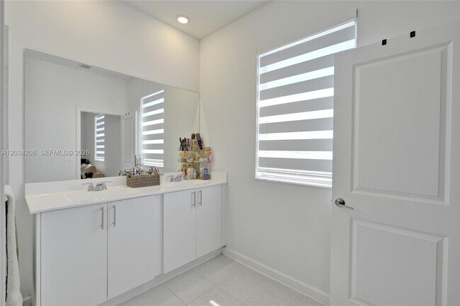 Building Photo - 24280 SW 128th Ave