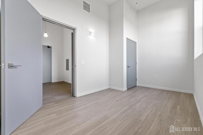 Building Photo - 226 New Brunswick Ave