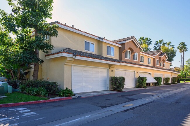 Building Photo - WONDERFUL TOWNHOME