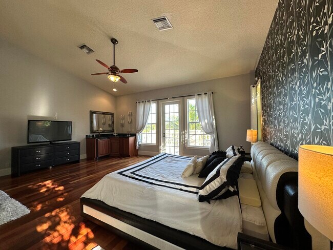 Building Photo - 476 SW Squire Johns Ln