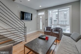 Building Photo - 2022 Kimball St