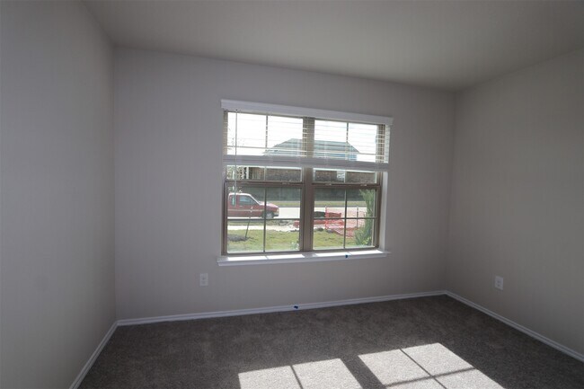 Building Photo - 2015 Levant Ln