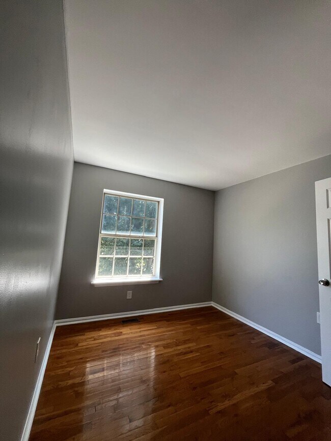 Building Photo - 4674 Mews Dr