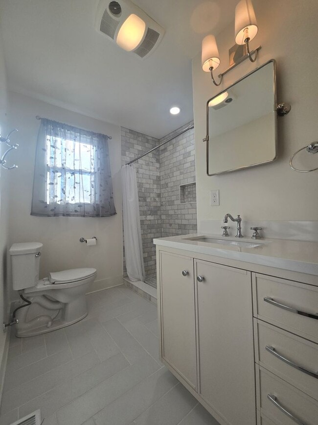 Building Photo - Fully remodeled 3br/2.5ba in Holston Hills