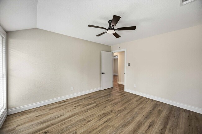 Building Photo - 5702 Old Lodge Dr