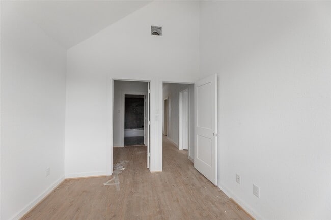 Building Photo - 3620 Sauer St