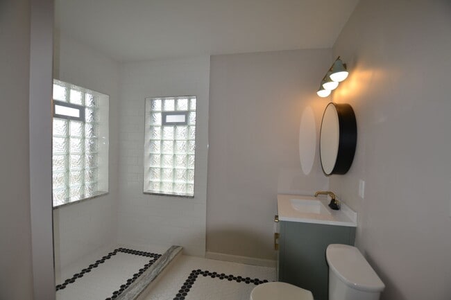 Building Photo - Newly Renovated 4 Bedroom Near Franklin Park- First month rent free