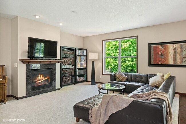 Building Photo - 4505 Yellowstone Ln N