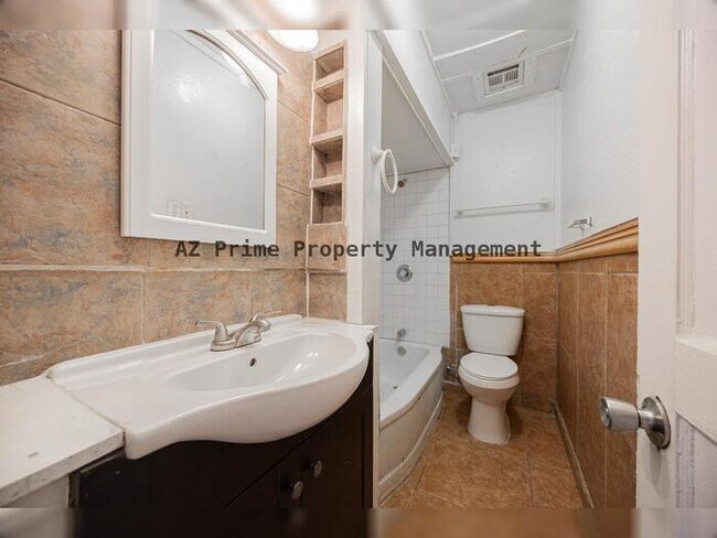 Building Photo - 7513 N 61st Ave