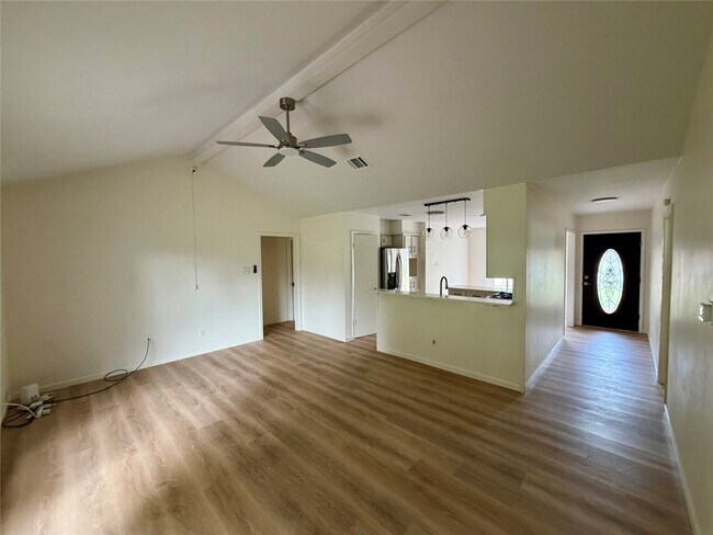 Building Photo - 3428 Hickory Ln