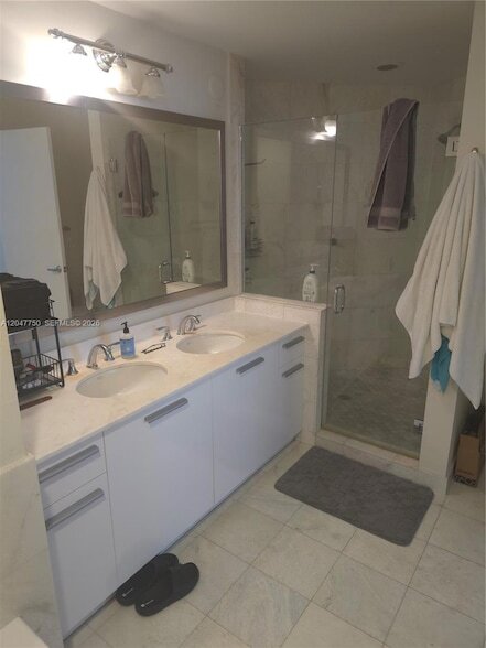 Building Photo - 1060 Brickell Ave