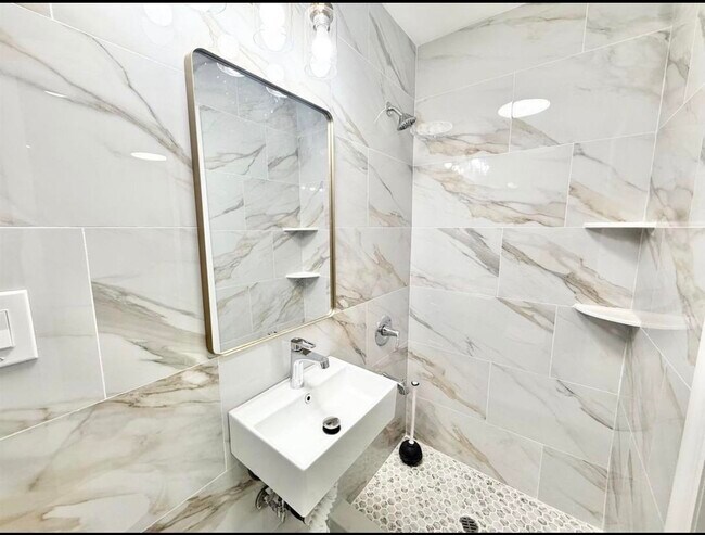 Building Photo - 588 Avenue A