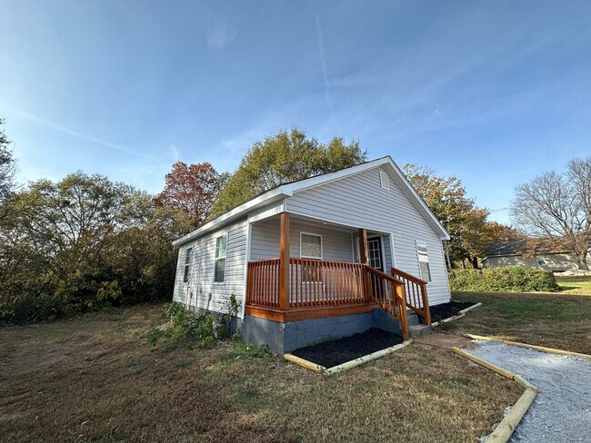 Building Photo - 108 Fuller St