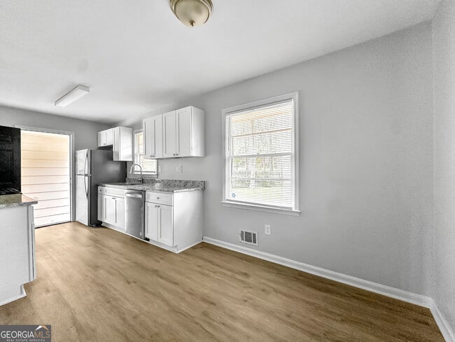 Building Photo - 506 Shady Ln Dr