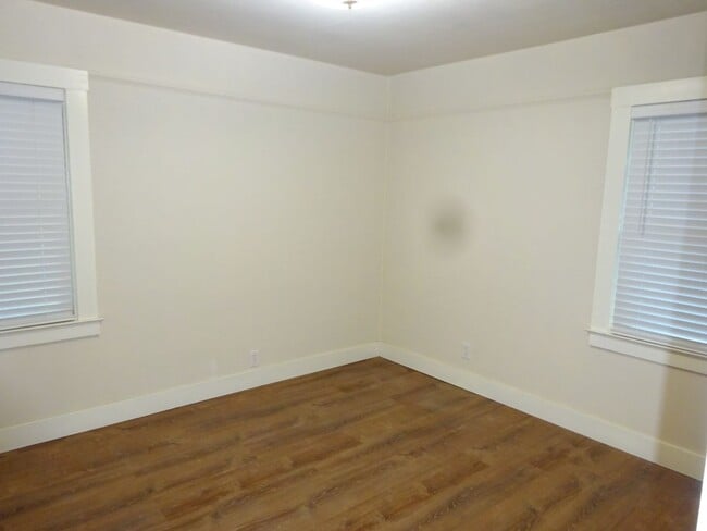 Building Photo - 2 bedroom, 1 bath in Land Park