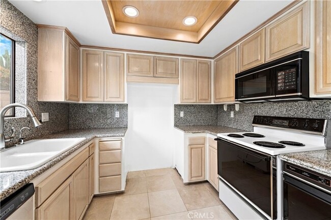 Building Photo - 7 Blue Lagoon