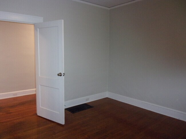 Building Photo - 738 Charlotte Ave