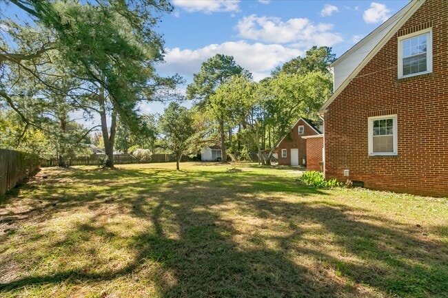 Building Photo - 75 Lodge Rd