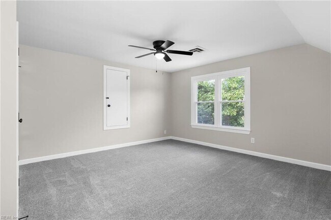 Building Photo - Beautiful, Spacious 5Bedroom Home in Virginia Beach
