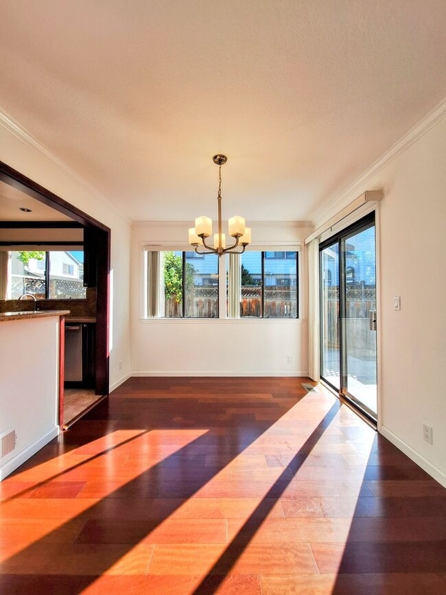 Building Photo - Beautiful 2bd Townhouse With Attached Garage, Private Patio, Pool/Hot Tub, & Clubhouse!