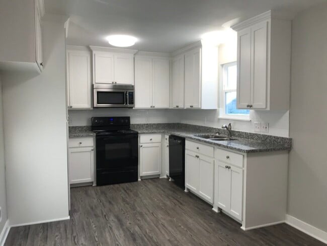 Building Photo - 5313 Chennault Rd