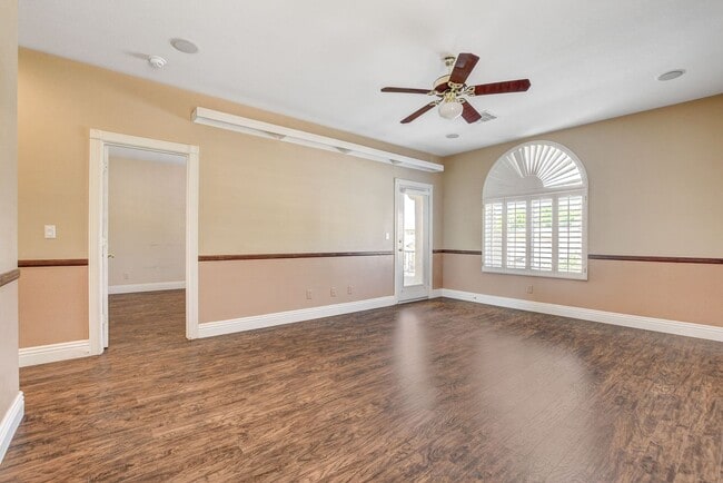 Building Photo - Stunning Summerlin Pool Home!