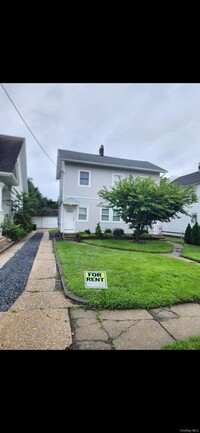 Building Photo - 18 Carman St