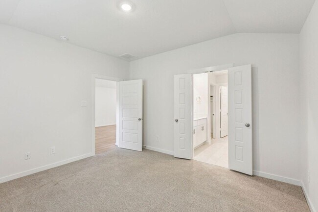 Building Photo - 1940 Velvet Oak Ln