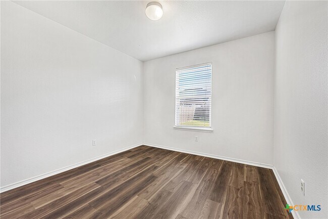 Building Photo - 113 W Gemini Ln