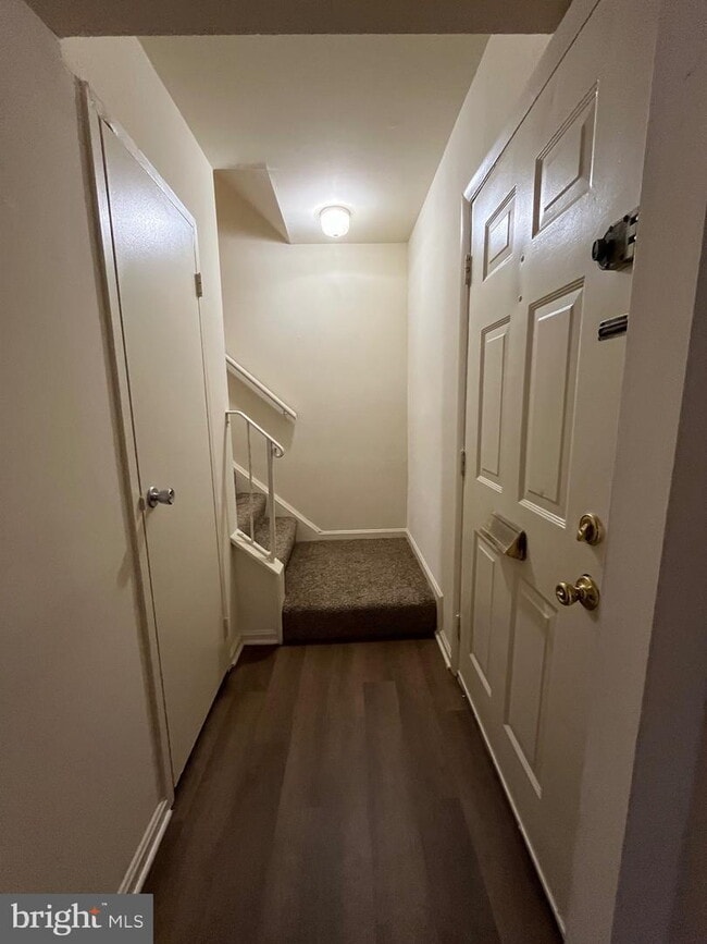 Building Photo - Modern Townhouse Living in Alexandria's Prime Location