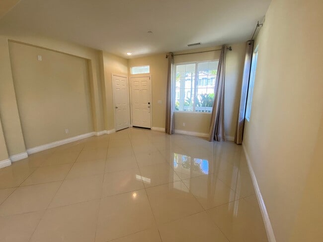 Building Photo - *Move in Special*2 story 4 Bedroom Home located in Amber Woods Community