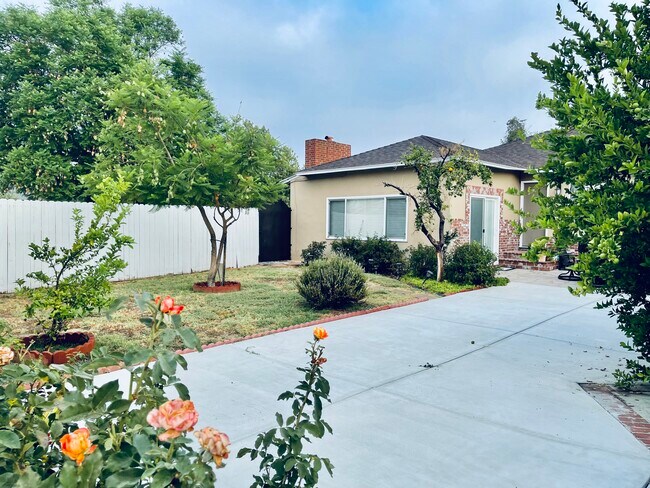 Building Photo - 7236 Oakdale Ave