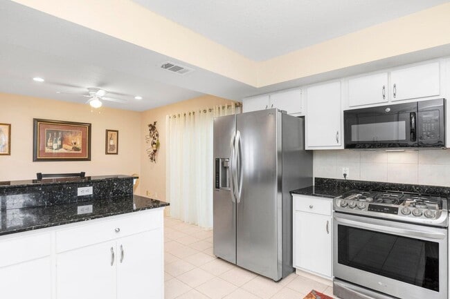 Building Photo - 708 Turnberry Cove S