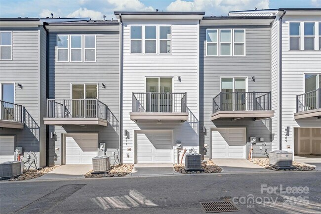 Building Photo - 417 Blairhill Rd