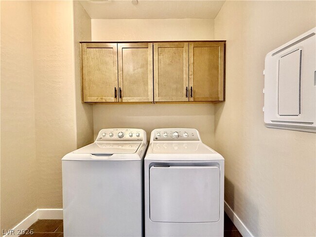 Building Photo - 2256 Fish Hawk St