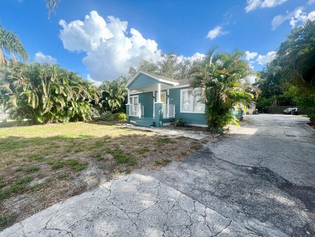 Building Photo - 1609 14th Ave W