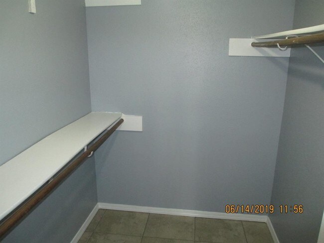 Building Photo - 7400 Bellerive Dr