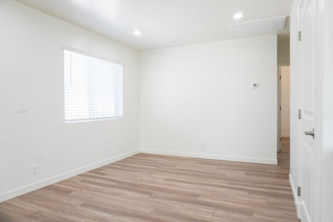 Building Photo - 1236 S Farragut St