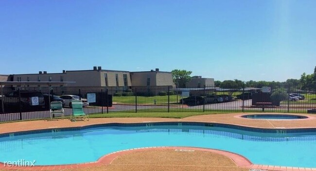 Building Photo - 2 br, 1.5 bath Apartment - 5000 S HAMPTON RD