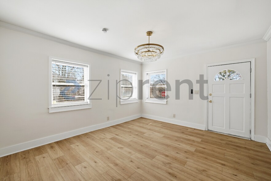Building Photo - Unit