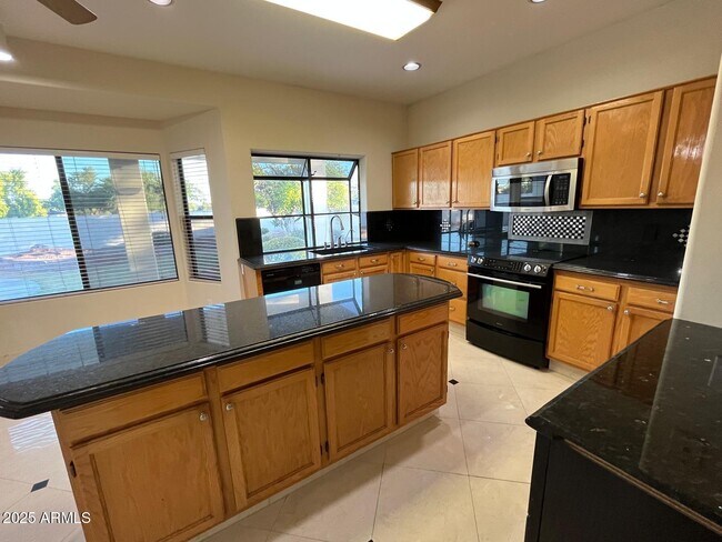 Building Photo - 5545 W Wethersfield Dr